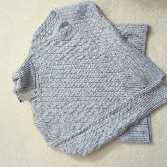 New with tags Francesca's Cable Turtleneck Sweater Size Small - Picture 3 of 3